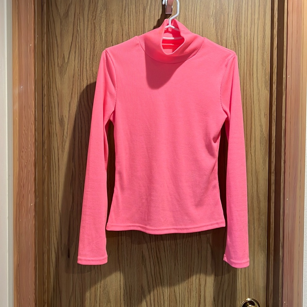 Like new - no brand bright pink turtleneck.